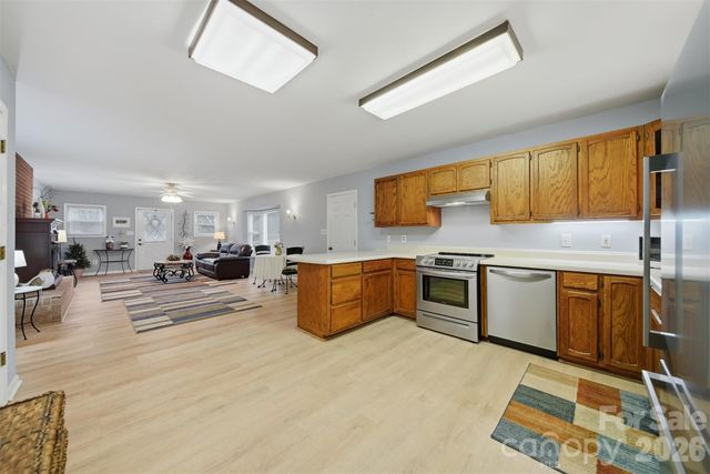 2336 21st Avenue NE, Hickory, NC 28601