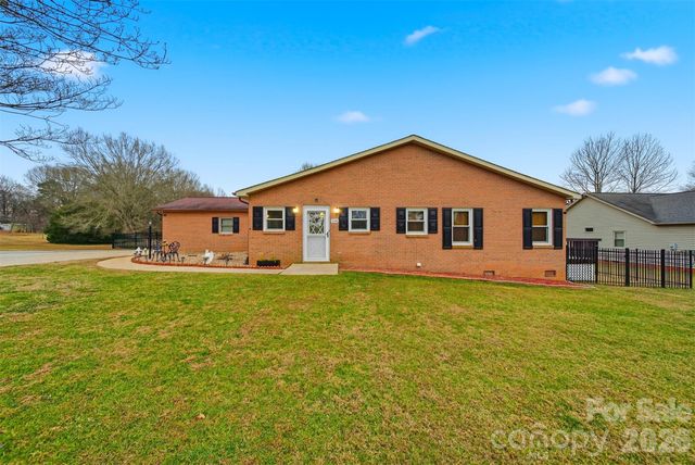 2336 21st Avenue NE, Hickory, NC 28601