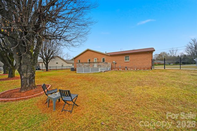 2336 21st Avenue NE, Hickory, NC 28601