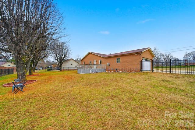 2336 21st Avenue NE, Hickory, NC 28601