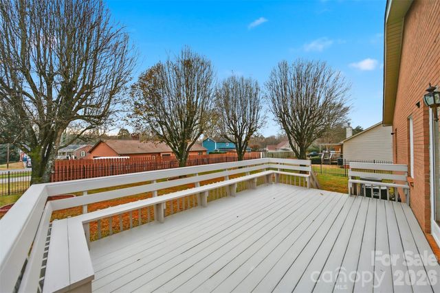 2336 21st Avenue NE, Hickory, NC 28601