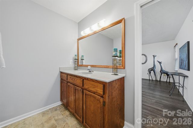 2336 21st Avenue NE, Hickory, NC 28601