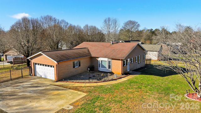 2336 21st Avenue NE, Hickory, NC 28601