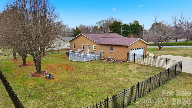 2336 21st Avenue NE, Hickory, NC 28601