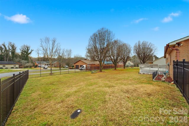 2336 21st Avenue NE, Hickory, NC 28601