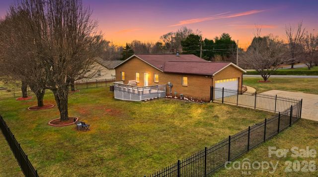 2336 21st Avenue NE, Hickory, NC 28601