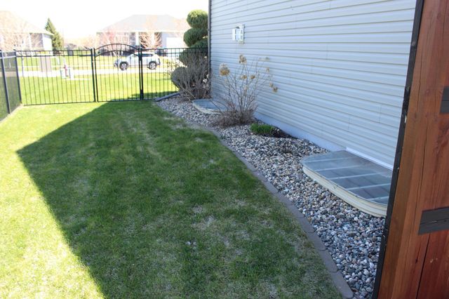 729 48th Avenue W, West Fargo, ND 58078