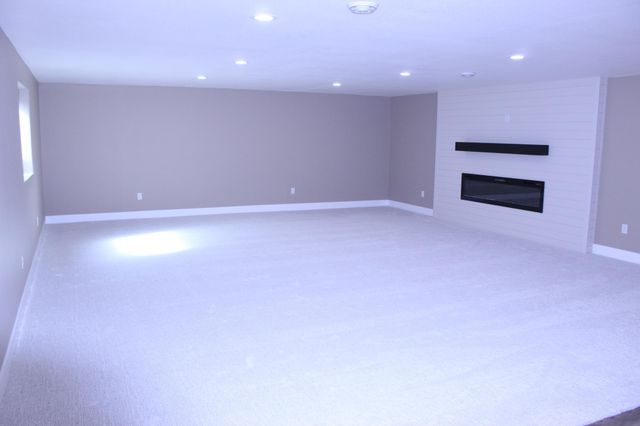 729 48th Avenue W, West Fargo, ND 58078
