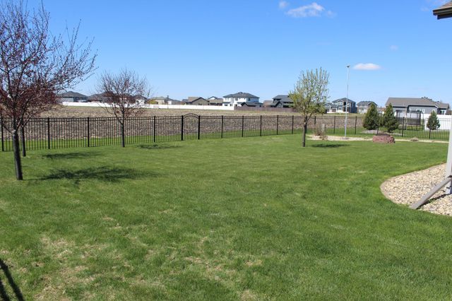 729 48th Avenue W, West Fargo, ND 58078