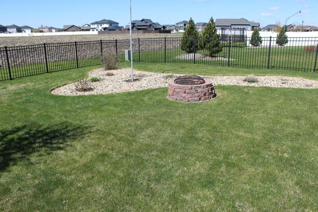 729 48th Avenue W, West Fargo, ND 58078
