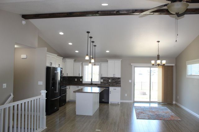 729 48th Avenue W, West Fargo, ND 58078