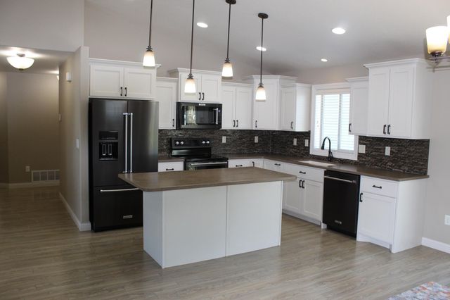 729 48th Avenue W, West Fargo, ND 58078