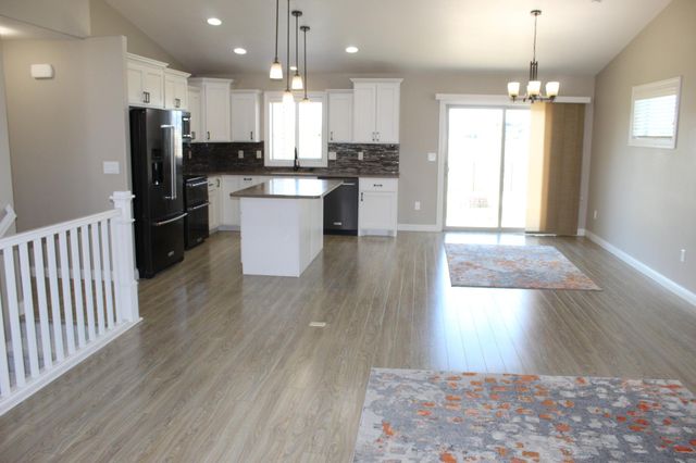 729 48th Avenue W, West Fargo, ND 58078