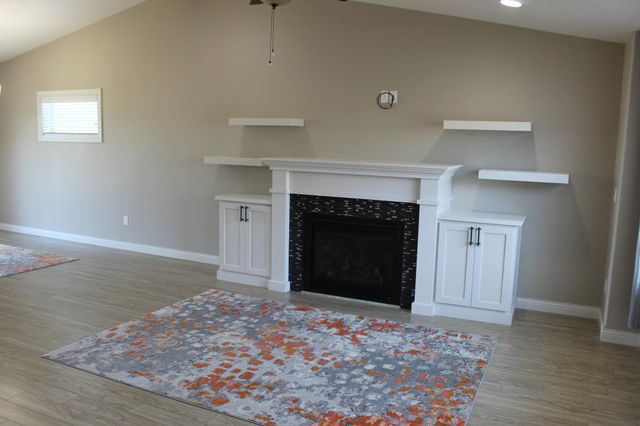 729 48th Avenue W, West Fargo, ND 58078