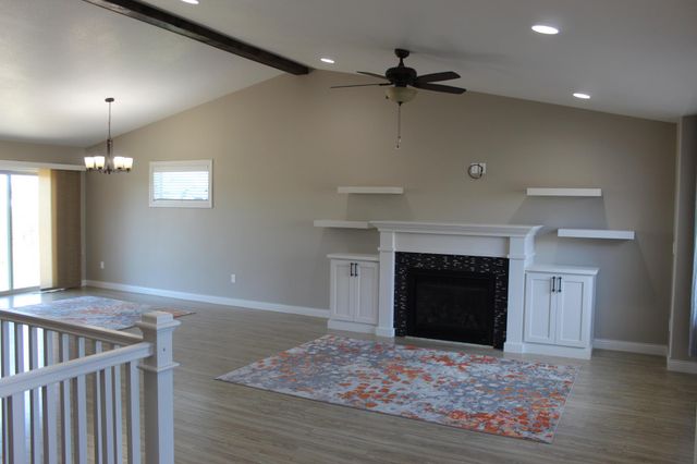 729 48th Avenue W, West Fargo, ND 58078