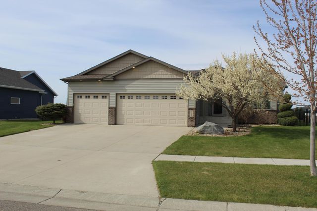 729 48th Avenue W, West Fargo, ND 58078