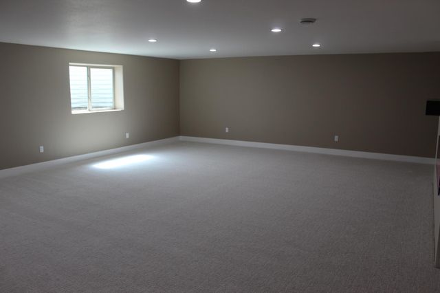 729 48th Avenue W, West Fargo, ND 58078