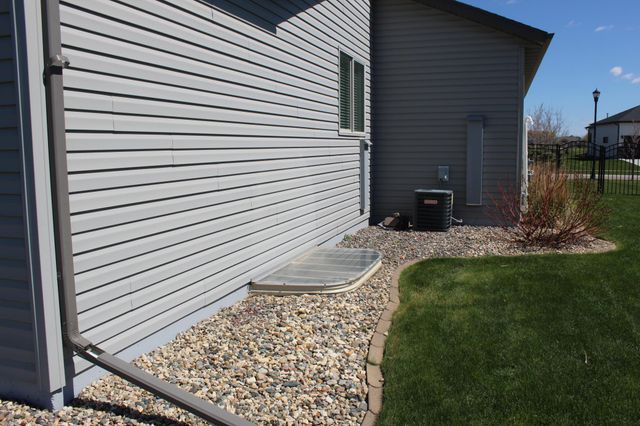 729 48th Avenue W, West Fargo, ND 58078