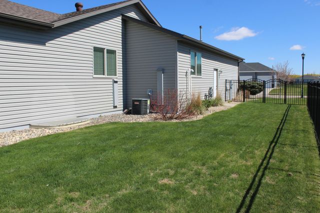 729 48th Avenue W, West Fargo, ND 58078