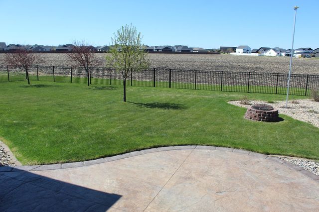 729 48th Avenue W, West Fargo, ND 58078