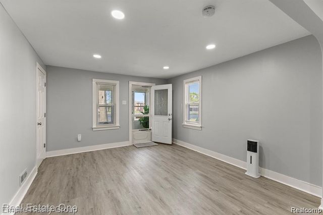 21047 Outer Drive, Dearborn, MI 48124