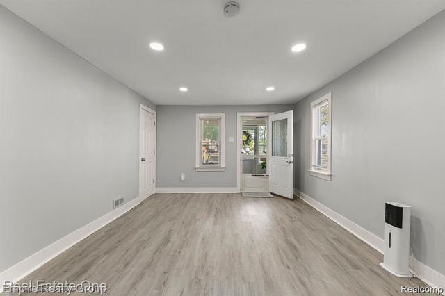 21047 Outer Drive, Dearborn, MI 48124