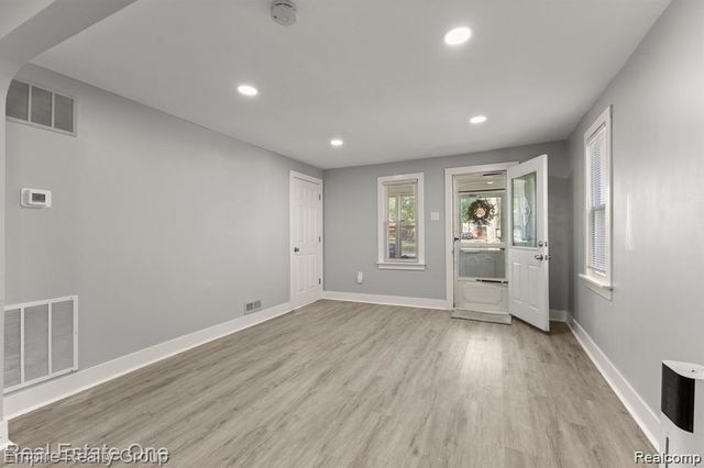 21047 Outer Drive, Dearborn, MI 48124