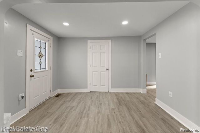 21047 Outer Drive, Dearborn, MI 48124