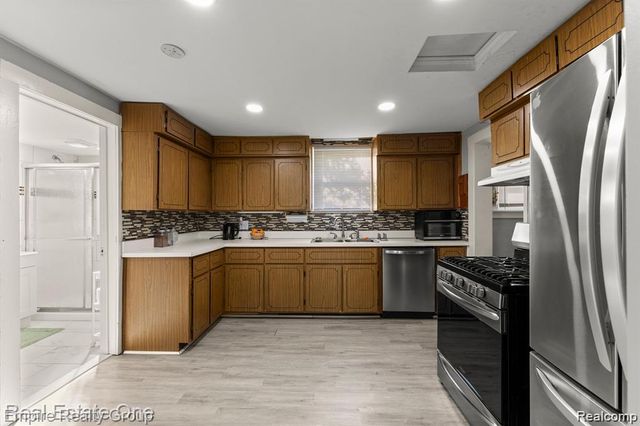 21047 Outer Drive, Dearborn, MI 48124