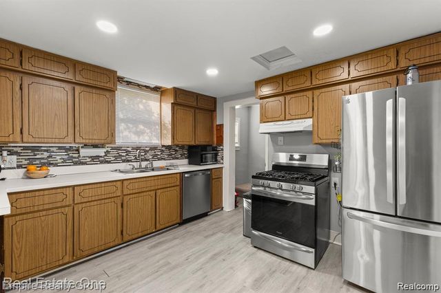 21047 Outer Drive, Dearborn, MI 48124