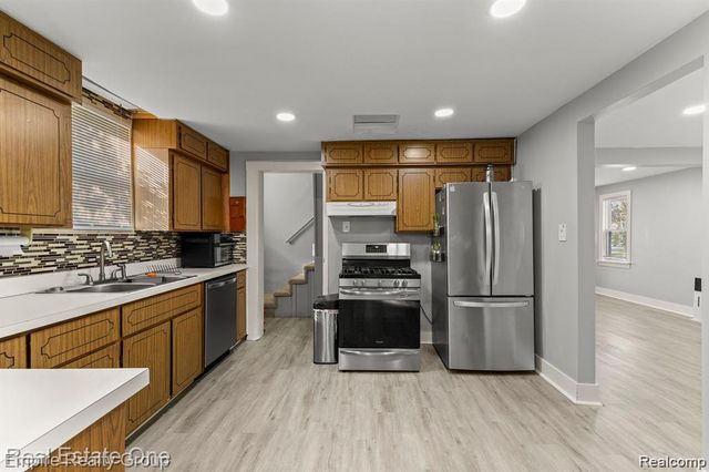 21047 Outer Drive, Dearborn, MI 48124