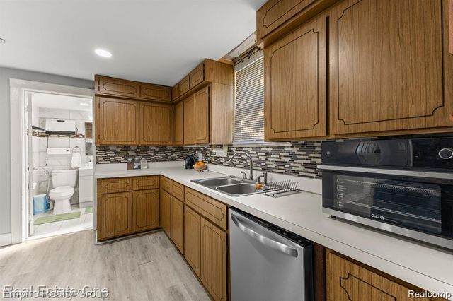 21047 Outer Drive, Dearborn, MI 48124