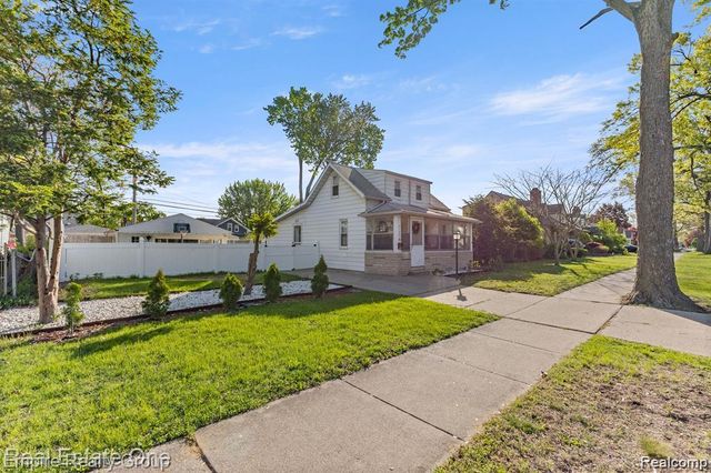 21047 Outer Drive, Dearborn, MI 48124