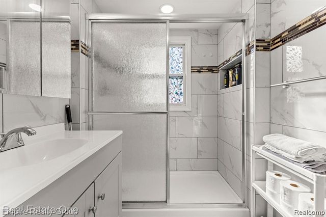 21047 Outer Drive, Dearborn, MI 48124