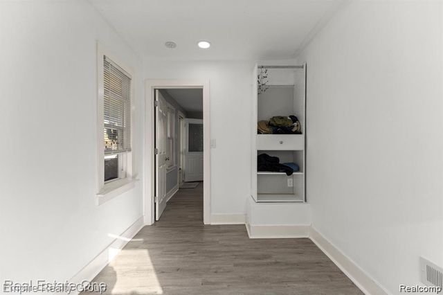 21047 Outer Drive, Dearborn, MI 48124