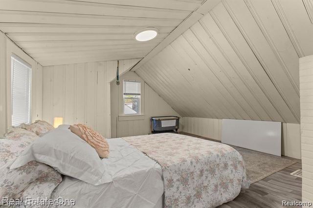 21047 Outer Drive, Dearborn, MI 48124