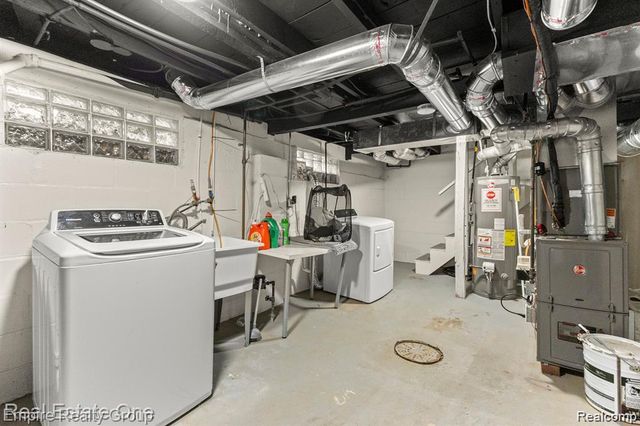 21047 Outer Drive, Dearborn, MI 48124