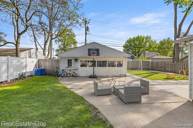 21047 Outer Drive, Dearborn, MI 48124