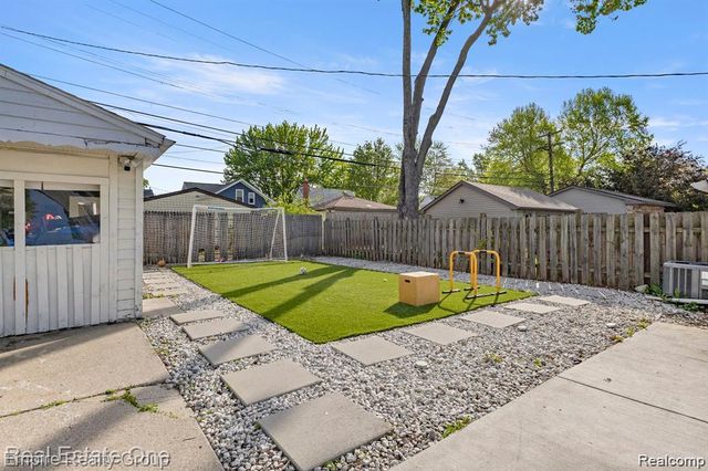 21047 Outer Drive, Dearborn, MI 48124