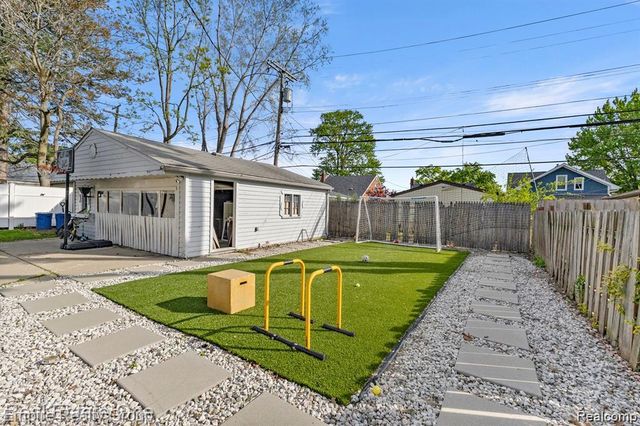 21047 Outer Drive, Dearborn, MI 48124