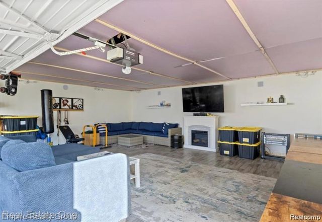 21047 Outer Drive, Dearborn, MI 48124