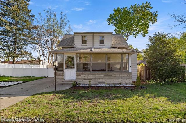 21047 Outer Drive, Dearborn, MI 48124