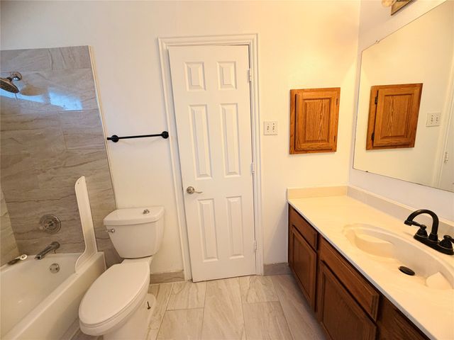 434 Moonlight Way, Irving, TX 75063