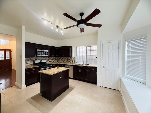 434 Moonlight Way, Irving, TX 75063