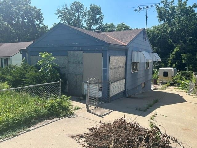3705 Freeman Avenue, Kansas City, KS 66102
