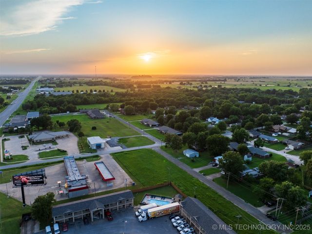 1 Ash Avenue, Wagoner, OK 74467