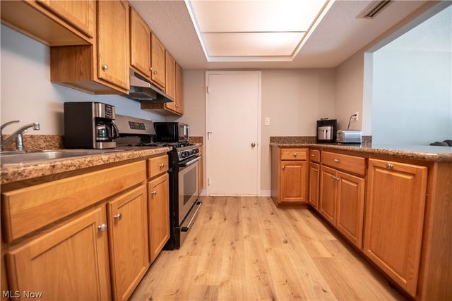 26674 Lake Of The Falls Boulevard, Olmsted Falls, OH 44138