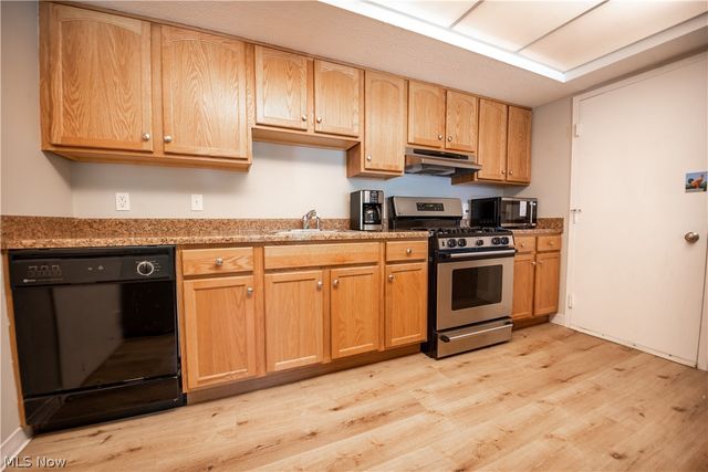 26674 Lake Of The Falls Boulevard, Olmsted Falls, OH 44138