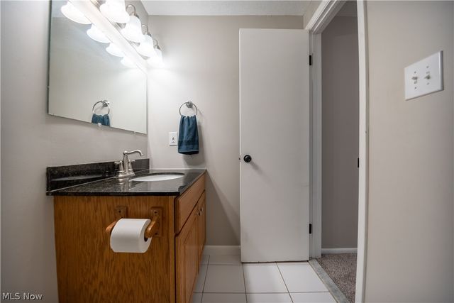 26674 Lake Of The Falls Boulevard, Olmsted Falls, OH 44138