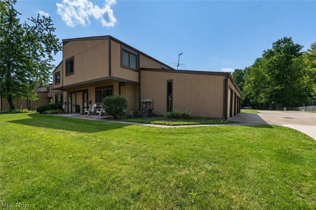 26674 Lake Of The Falls Boulevard, Olmsted Falls, OH 44138